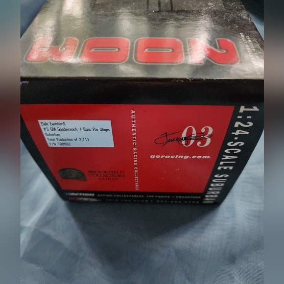 Dale Earnhardt Suburban diecast 1:24 - Picture 5 of 10